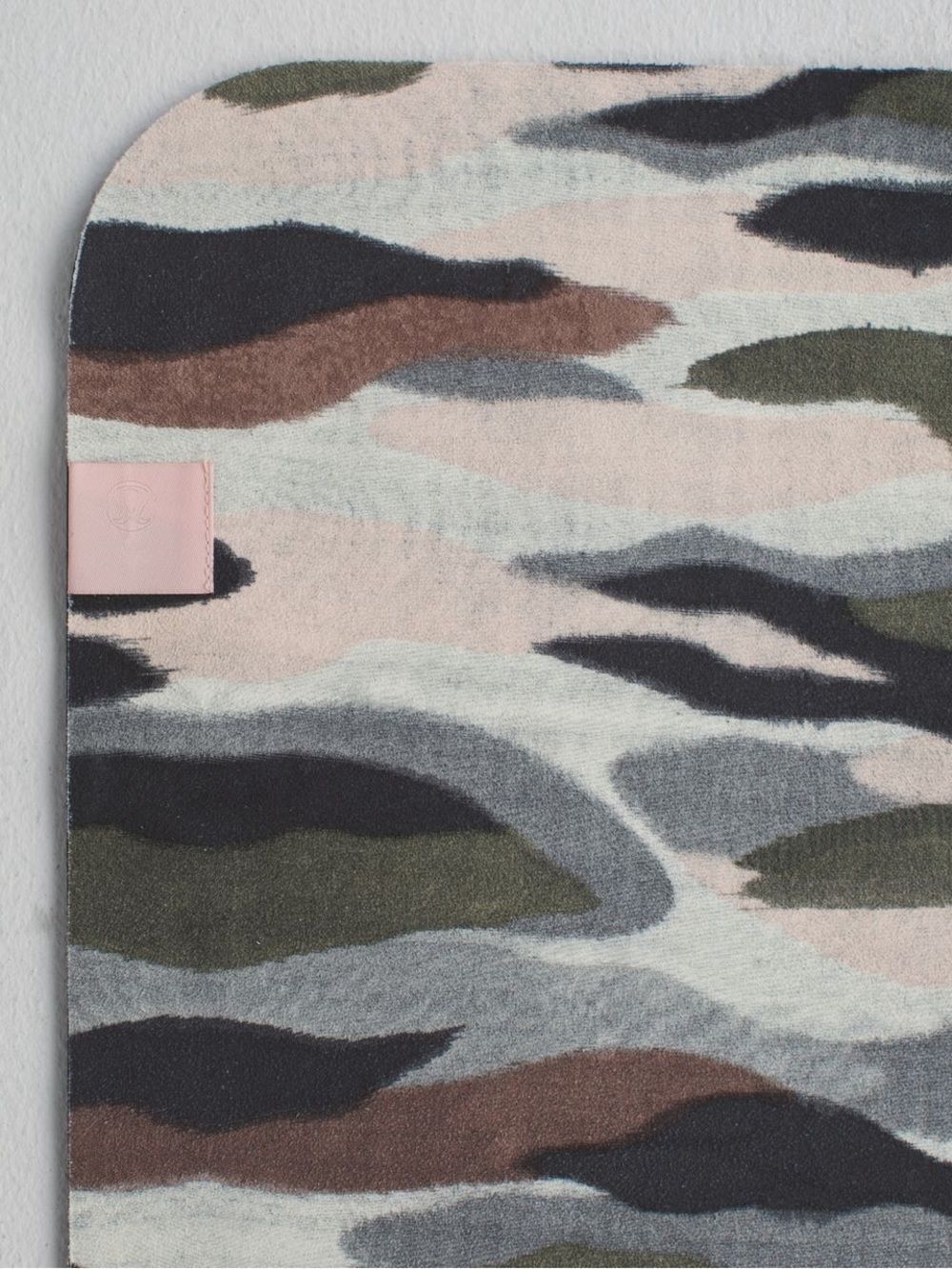 Lululemon The Towel
Coast Camo Butter Pink Multi - Picture 3 of 4